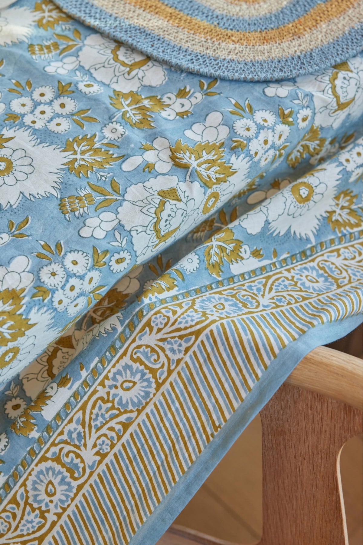 Bonheur du Jour Tafelkleed – Vishnu Blue – Blauw oker