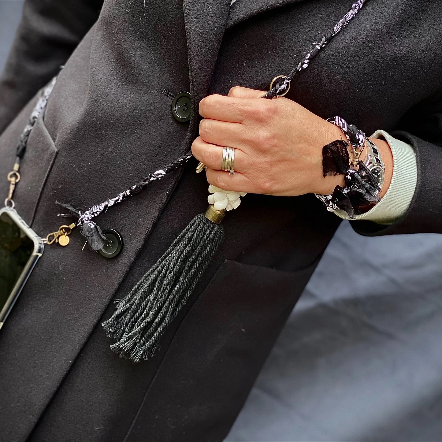 Wanted by DaS Phone cord bandana red