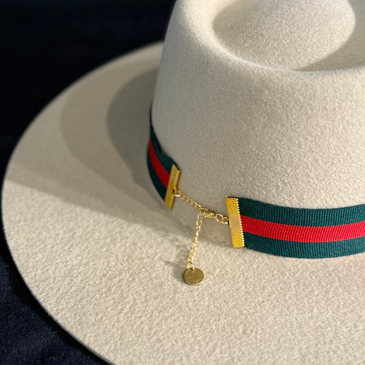 Wanted by Das Hat band Red Stripe