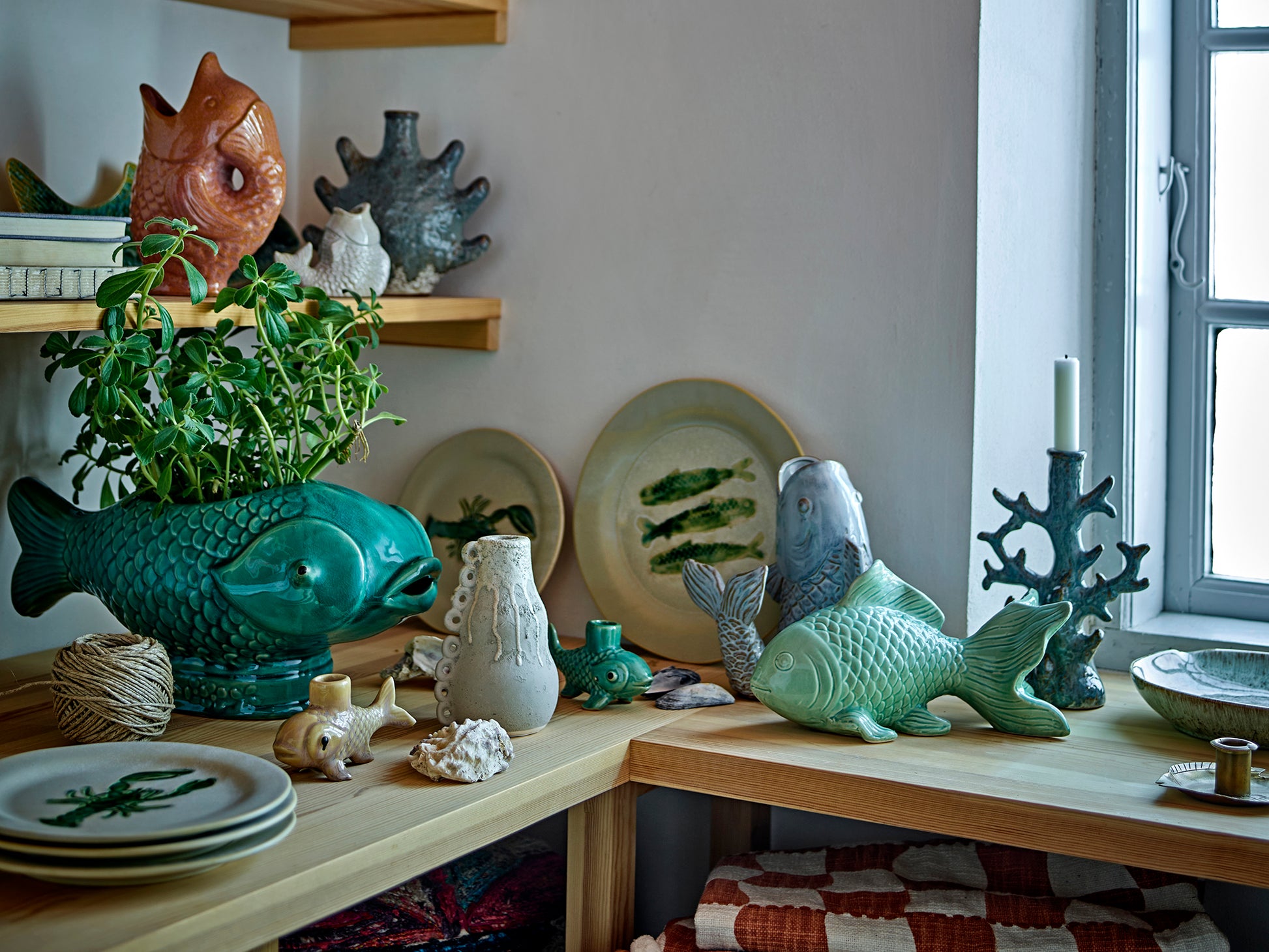 Deze Bloomingville bloempot, te koop bij Wanted by DaS, in de vorm van een vis geeft meteen sfeer in de keuken of op de vensterbank. Ook geschikt als fruitschaal. 