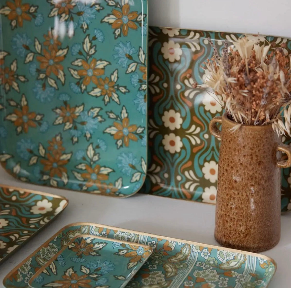 Bonheur du Jour Plateau – Aperol – Kaki