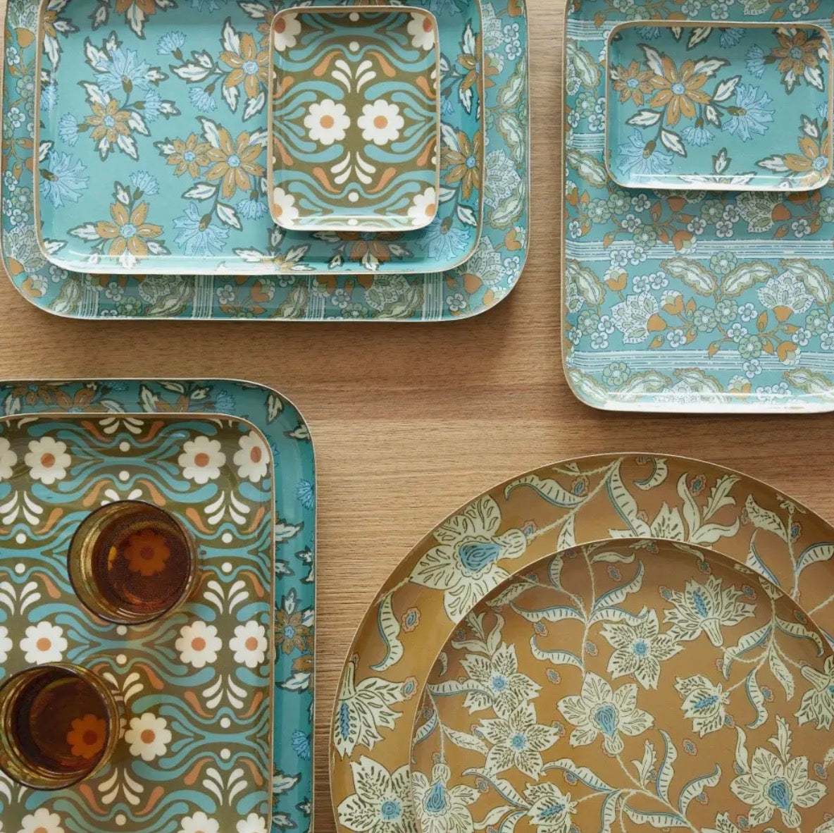 Bonheur du Jour Plateau – Aperol – Kaki