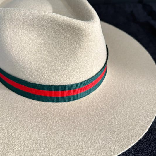 Wanted by Das Hat band Red Stripe