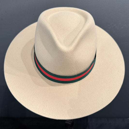 Wanted by Das Hat band Red Stripe